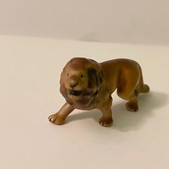 Vintage  Miniature Lion Porcelain Figurine 2.25 Inch Long Small Figure - Picture 10 of 13